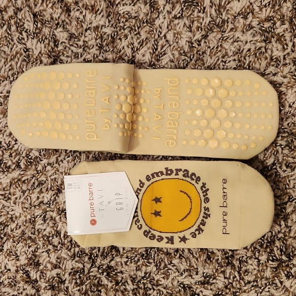 Pure Barre x Tavi Low-rise Grip Socks - Keep Calm - Picture 2 of 3